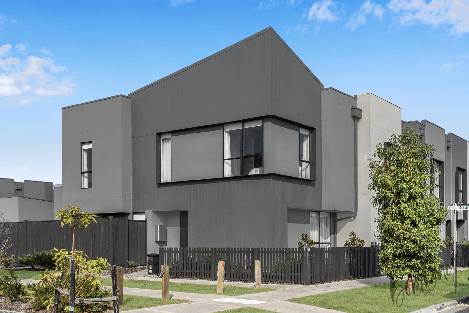 38 Hawkesbury Drive, Donnybrook VIC 3064 — photo 1 of 22