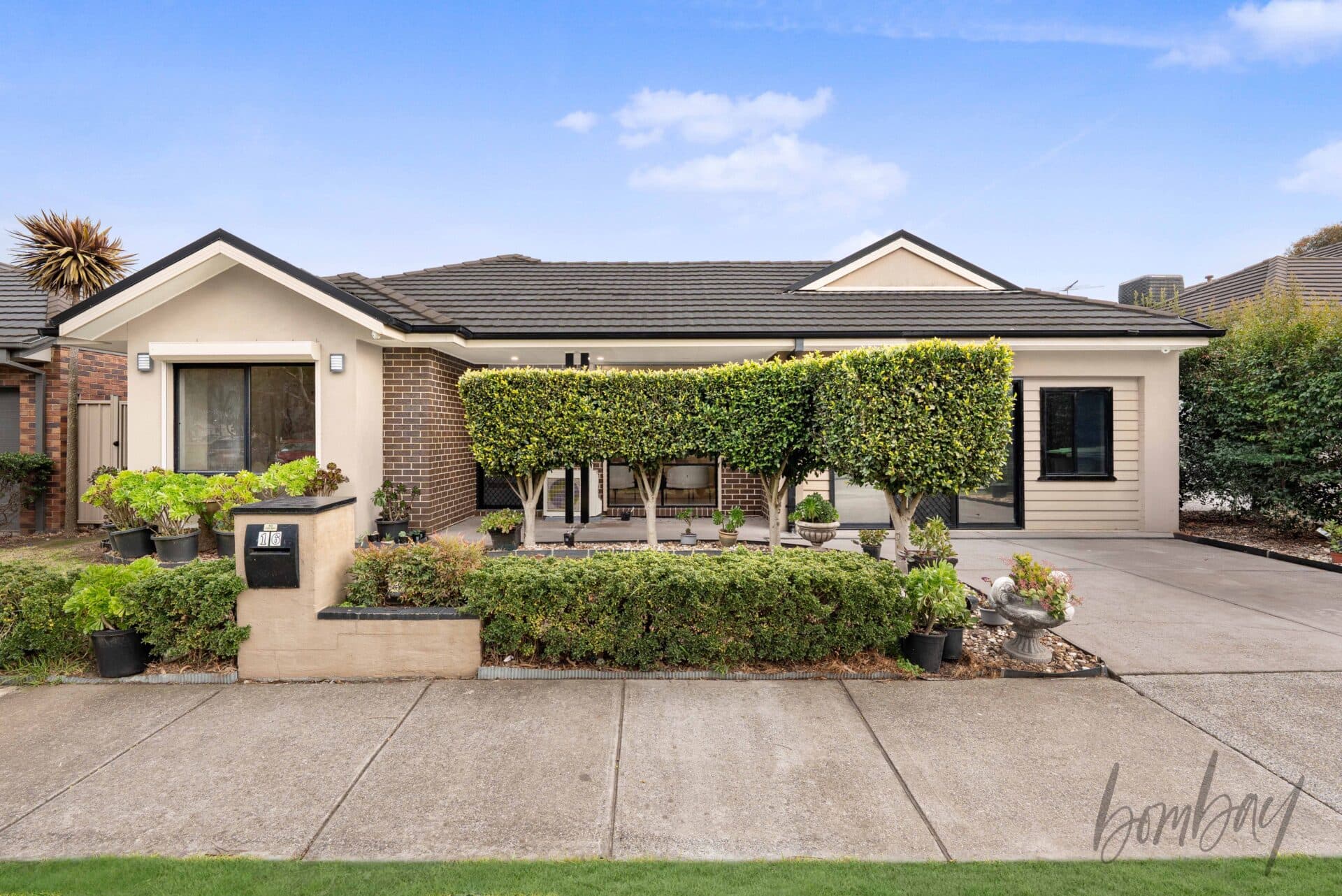 16 Elms Way, Craigieburn VIC 3064 — photo 1 of 33