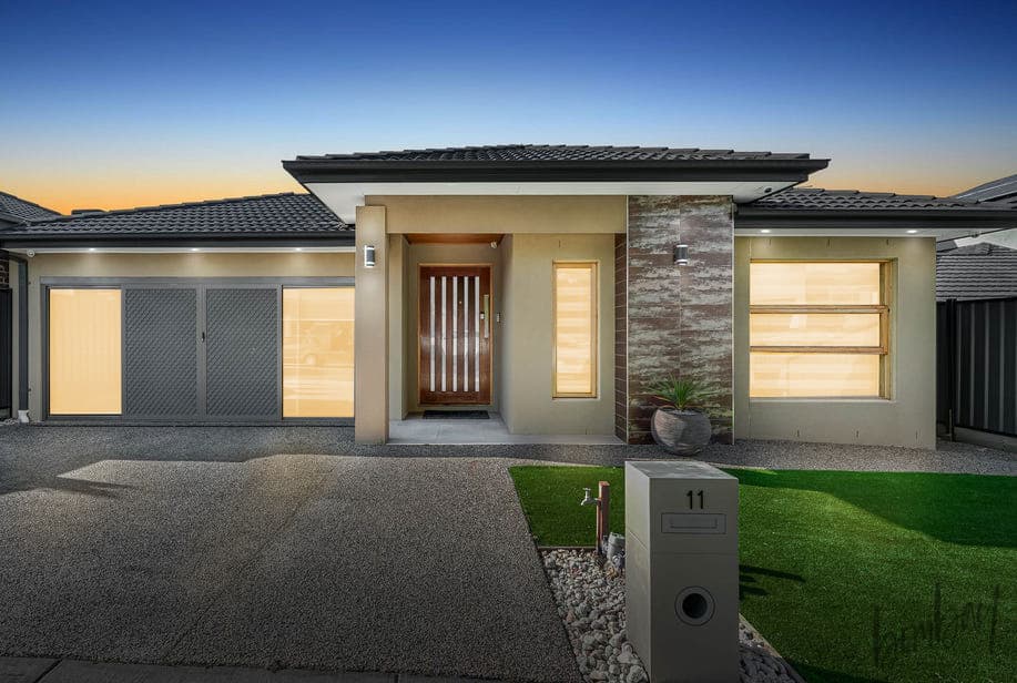11 Montvale Drive, Craigieburn VIC 3064 — photo 1 of 21