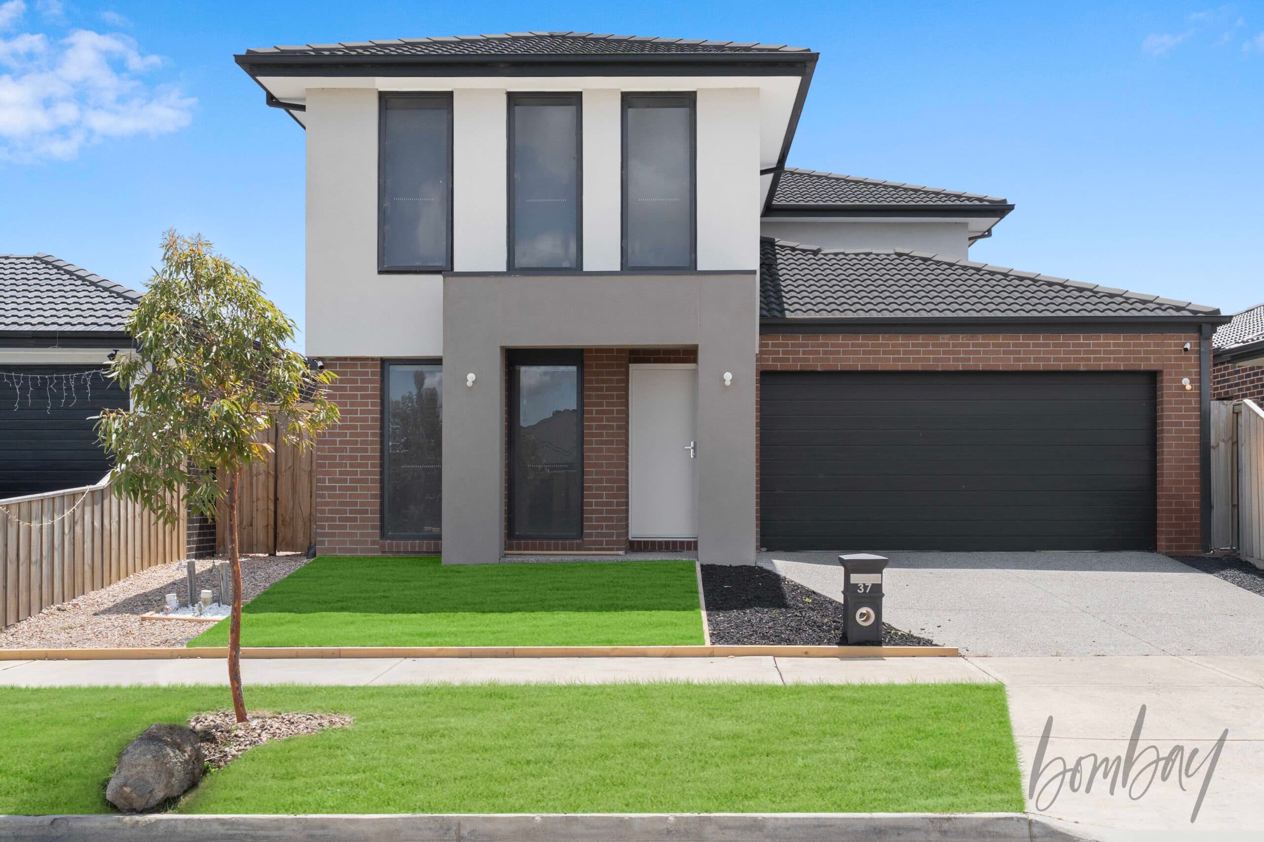 37 Madura Promenade, Mickleham VIC 3064 — photo 1 of 19