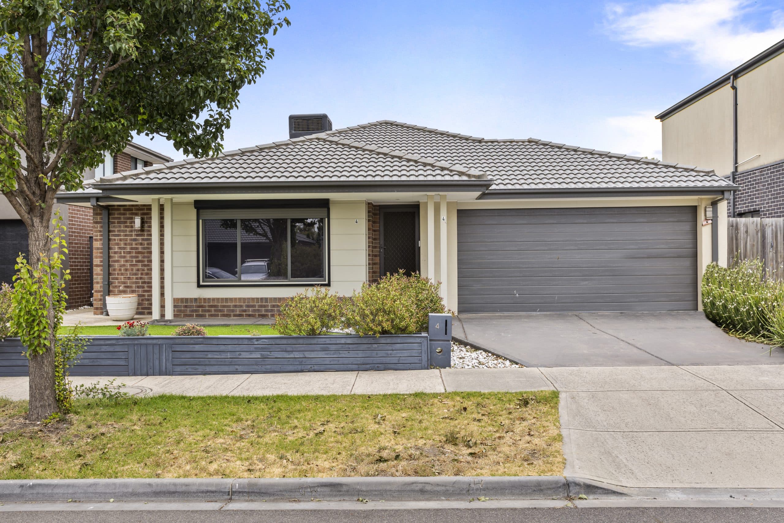 4 Gossamer Way, Mickleham VIC 3064 — photo 1 of 22