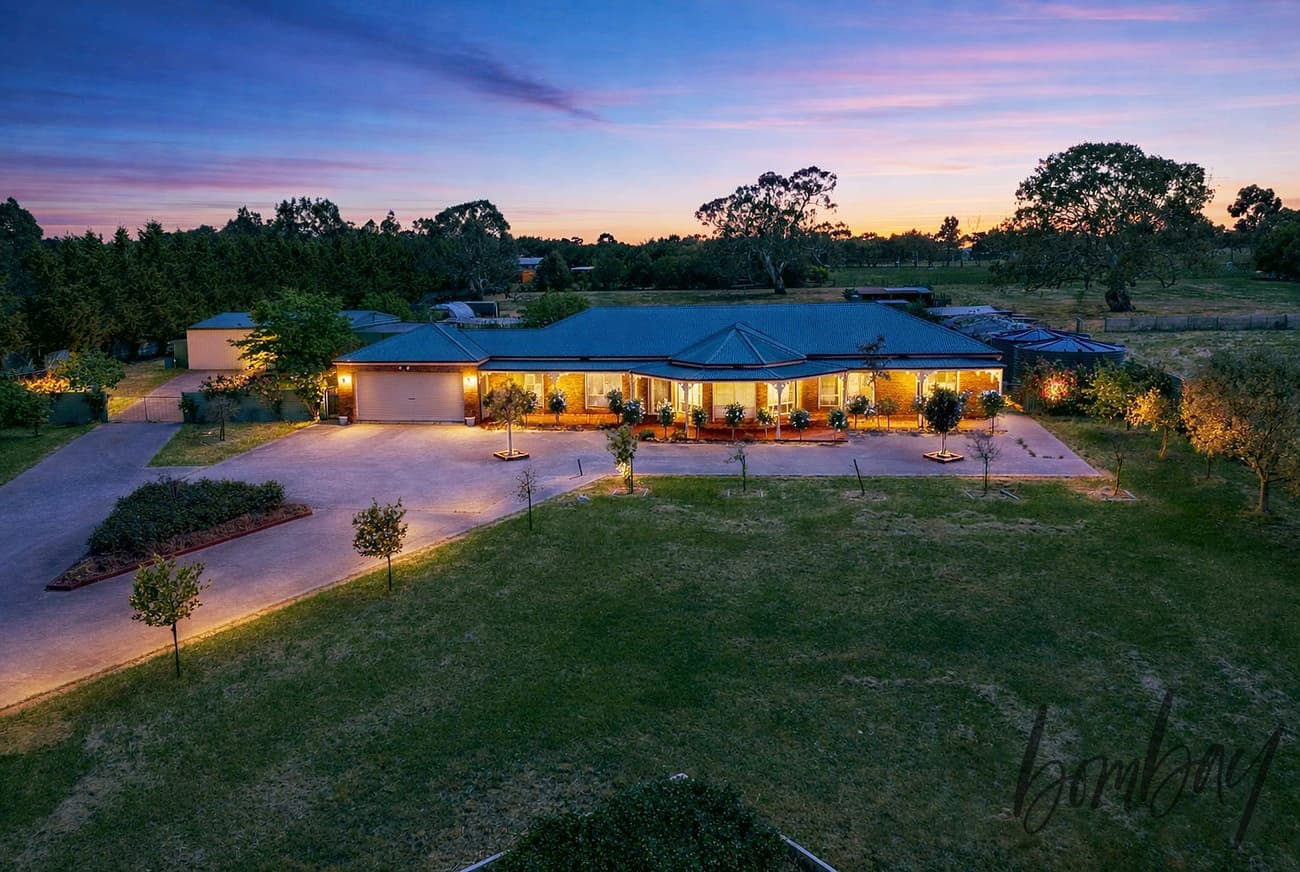 125 Forest Red Gum Drive, Mickleham VIC 3064 — photo 1 of 21