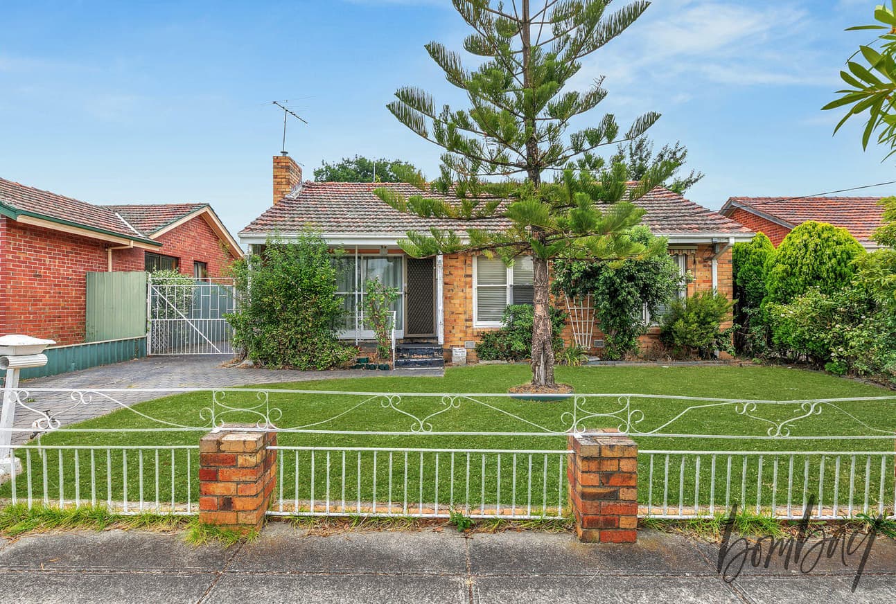 22 Hales Crescent, Jacana VIC 3047 — photo 1 of 16